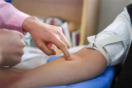 Bezpečné, certifikované a přizpůsobitelné krevní tašky - Babio stanoví nový standard v globálním sběru krve