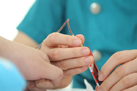 Vysoce kvalitní sterilní tampóny pro spolehlivý sběr virů